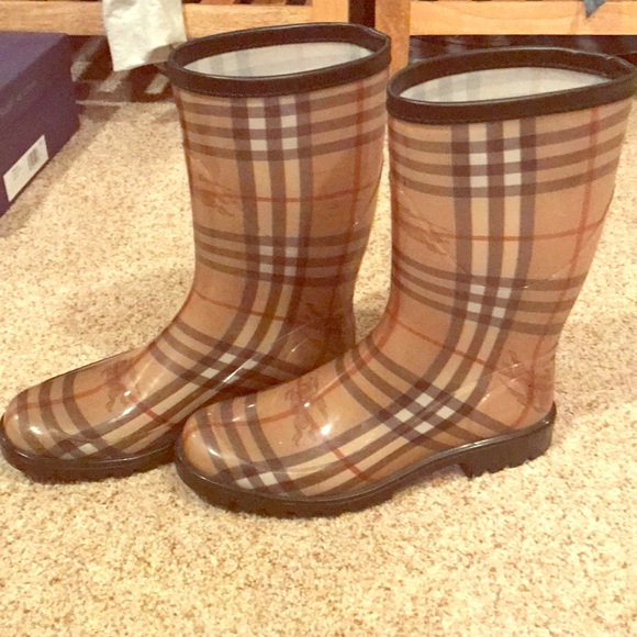 Shoes - Burberry rain boots